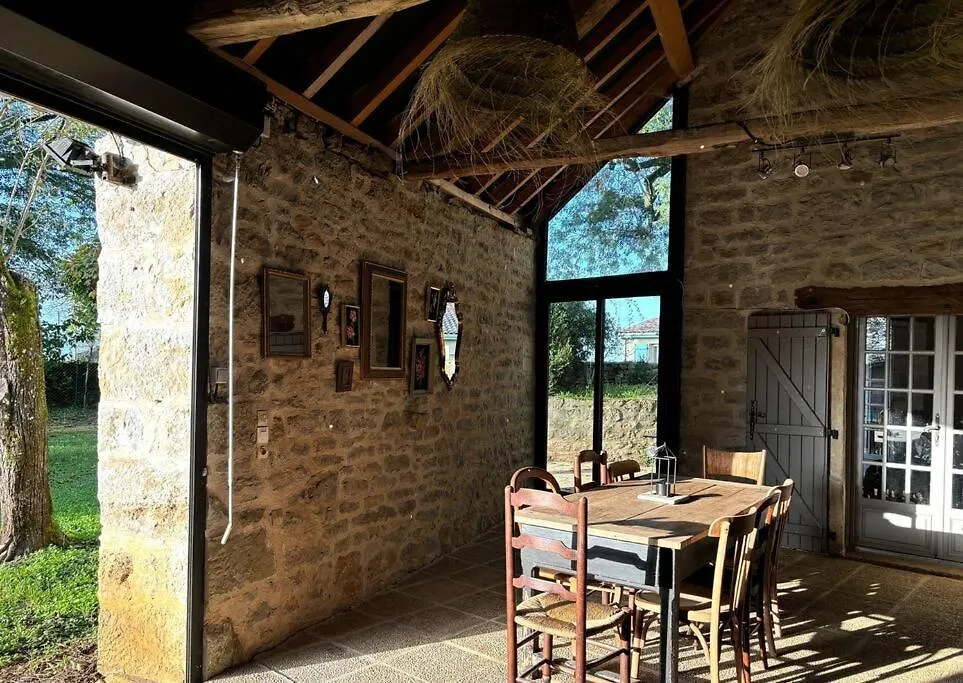 Charmante Ferme Renovee Piscine Caylus 0*,  Francia