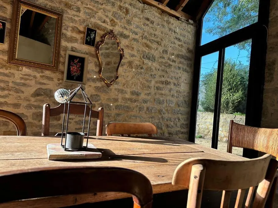 Charmante Ferme Renovee Piscine Caylus 0*,  Francia